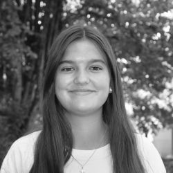 Grommek Leah, Praktikantin